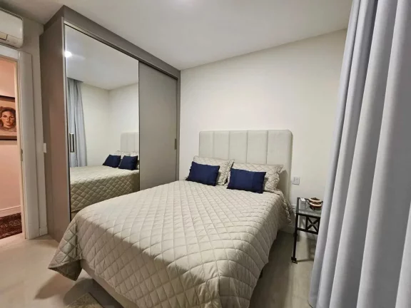 Imagem Apartamento com 4 dormitórios sendo 2 suítes e 4 vagas de garagem no Centro de Balneário Camboriú