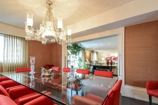 Imagem Apartamento reformado com 4 dts (2 suítes) e 5 vagas, com vista Pacaembu