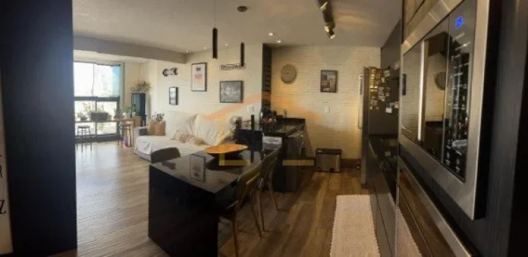 Imagem Apartamento 2 dormitórios totalmente modificado por arquiteto, sendo 1 suíte, sala para 2 ambiente...