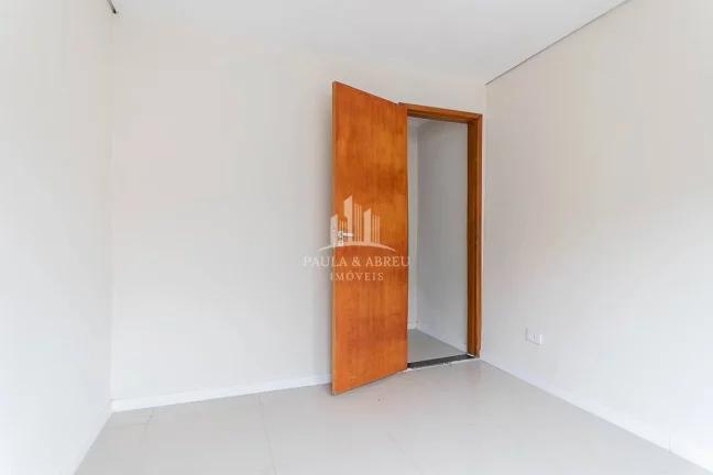 Imagem Casa com Terreno de 70m² e 101m²de área útil São 3 Dormitórios, 2 Banheiros, Sacada, 2 Vagas, Quintal no Bairro Casa Branca, Santo André