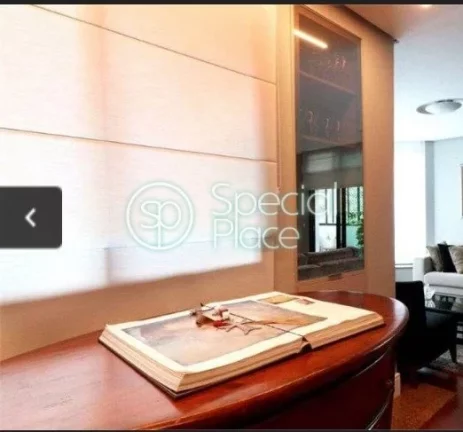 Imagem Apartamento com 200m², 04dormitórios, 04 suítes, 06 banheiros, 03 vagas de garagem. Prédio com l...