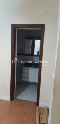 Imagem Sobrado com excelente estrutura e espaços bem distribuídos. No andar térreo, conta com uma sala a...