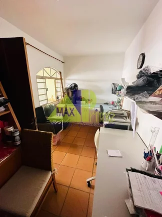 Imagem Imperdível Casa à Venda em São Paulo-SP: 3 Quartos, 1 Suíte, 2 Salas, 3 Banheiros, 2 Vagas na Vila Granada - 260m²