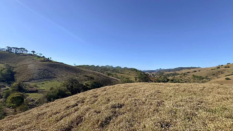 Imagem Domínio de Vista e Eficiência em Santo Antônio do Pinhal: 72.000 m² com Vista para a Pedra do Baú