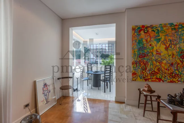 Imagem Apartamento reformado em edifício clássico da Av Angélica, ao lado da Praça Buenos Aires.