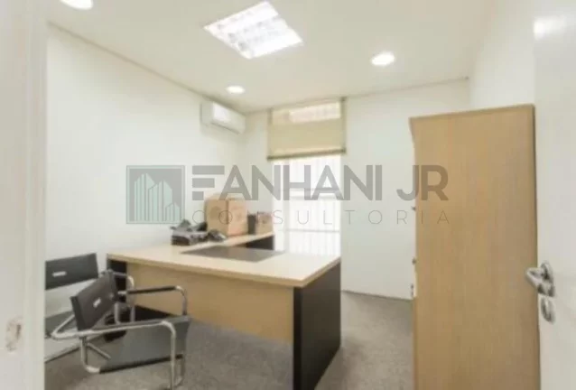 Imagem Venha conhecer este imóvel incrível, totalmente reformado e finamente decorado, com uma localização excepcional! Com 587m² de área construída este e