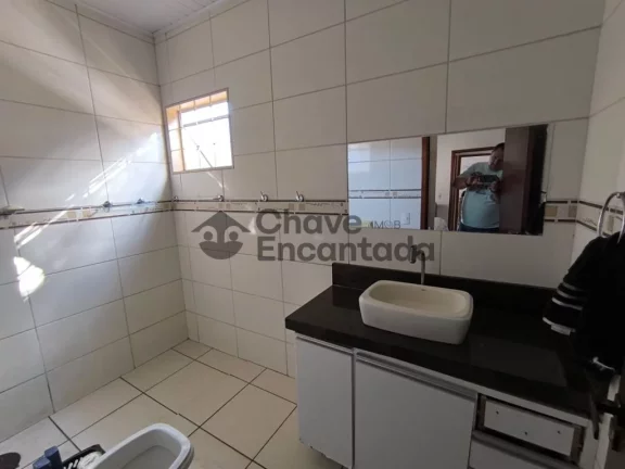 Imagem Casa com barracao um excelente custo beneficio.