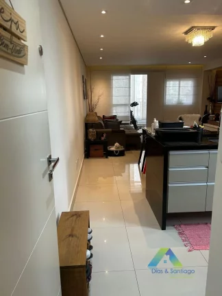Imagem PORTEIRA FECHADA - Apto em 75m² com 2 dormitórios, 1 suíte, 1 varanda gourmet recém reformado e moderno, pronto para morar com 2 vagas de garagem fixas e cobertas..