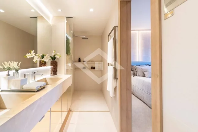 Imagem Casa Triplex de 3 Quartos para Venda na Barra da Tijuca com 338 m²