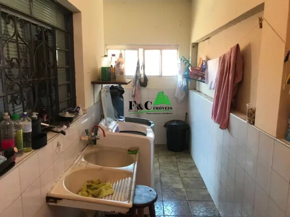 Imagem Casa para Venda em Limeira, Jardim Boa Vista, 4 dormitórios, 1 banheiro, 2 vagas