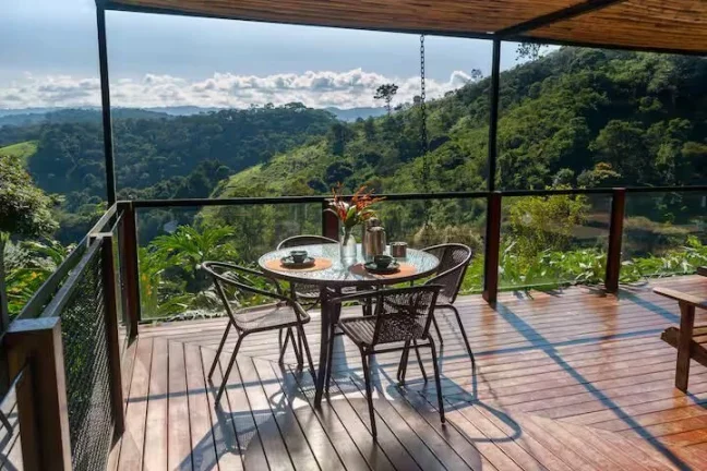 Imagem Onde a Pedra do Baú é sua Moldura Particular: Luxo e Natureza em Santo Antônio do Pinhal