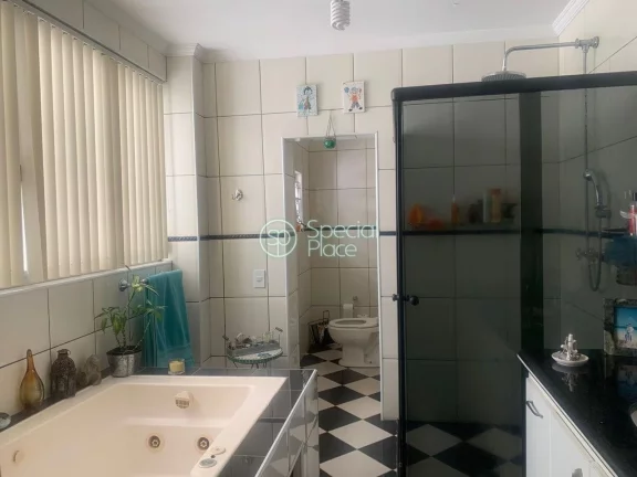 Imagem Excelente apartamento com 263m2 de área privativa, 4 dormitórios ( 3 suítes ) e 1 vaga na garagem...