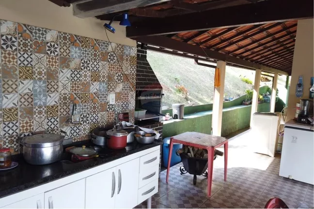 Imagem Sítio com três dormitórios e piscina em Saquarema.