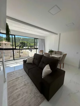 Imagem Apartamento mobiliado com 2 dormitórios sendo 1 suíte e 2 vagas de garagem – Bombinhas/SC