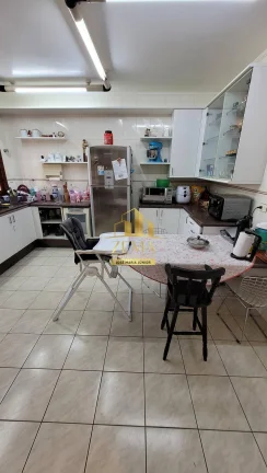 Imagem Sobrado amplo, 03 dorms, mezanino, piscina, 08 vagas, excelente localização