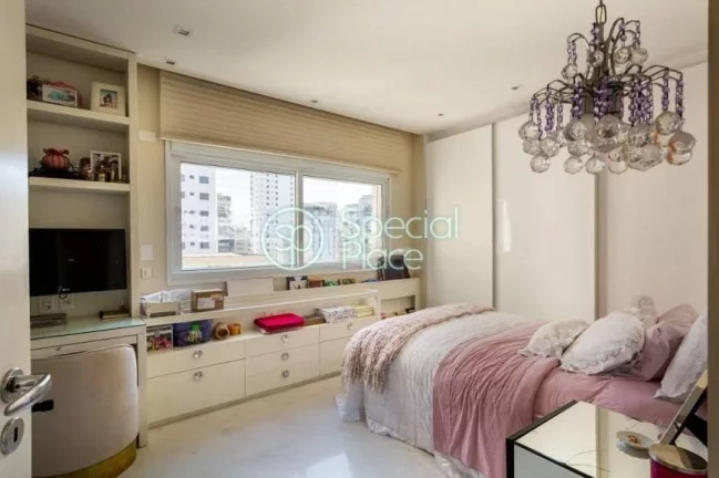 Imagem Apartamento com 207m² em um simpático prédio, em uma das ruas mais charmosa do Jardim Paulista. L...