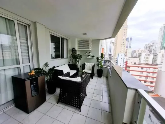 Imagem Apartamento mobiliado com 4 dormitórios sendo 1 suíte e 2 vagas de garagem em Balneário Camboriú