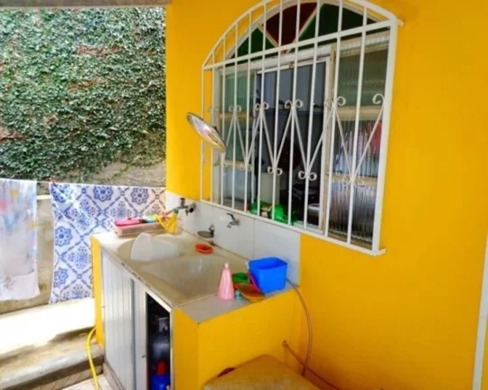 Imagem LINDA CASA EM ÓTIMA LOCALIZAÇÃO, COM SALA, COZINHA, ÁREA DE SERVIÇO, BANHEIRO, 03 QUARTOS, ÁRE...