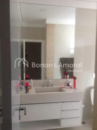 Imagem Descubra essa espaçosa residência de 374 m², cuidadosamente projetada para oferecer conforto e es...