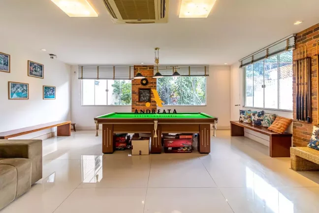 Imagem Apresentamos este triplex de 595m² no Humaitá
