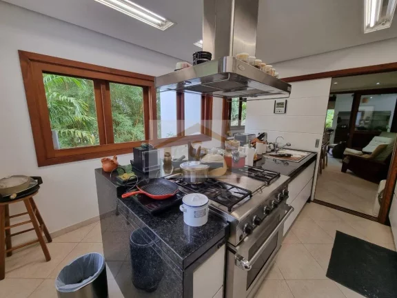 Imagem Conforto, segurança e natureza!!! Casa com 3 suítes , 4 vagas - *Granja Viana