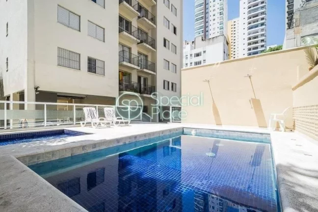 Imagem Cobertura reformadíssima com 155m² em Perdizes. Primeiro piso - sala para dois ambientes com sacad...