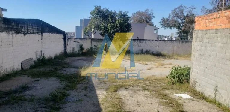 Imagem Terreno amplo em avenida estratégica pronto para uso imediato