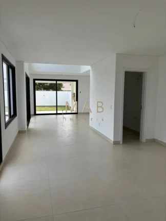 Imagem Imperdível oportunidade: Casa à venda em Florianópolis-SC, Campeche. 3 quartos, 1 suíte, 2 salas, 2 banheiros, 1 vaga, 150m² área.
