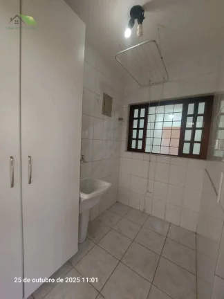 Imagem Sobrado de Esquina Exclusivo em Braz Cubas com 2 Suítes e garagem para 2 Carros!