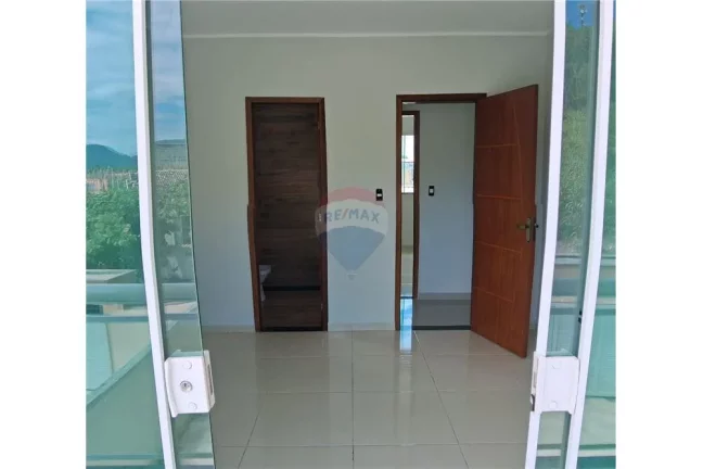 Imagem Casa com dois dormitórios e banheiro no centro do barroco.