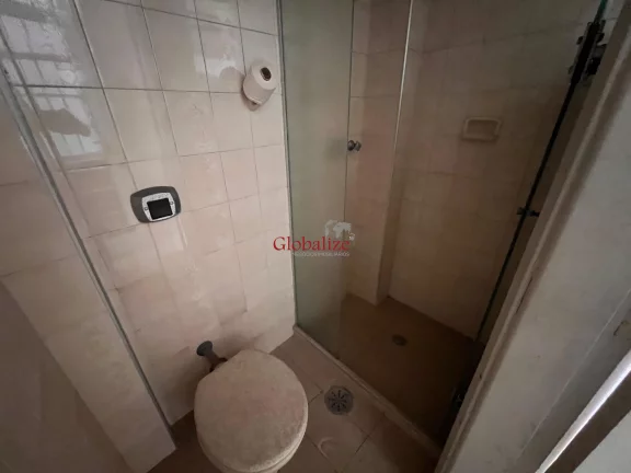 Imagem Oportunidade Para Reforma - Apartamento Vista Mar com 2 dormitórios e 1 vaga escriturada em prédio com portaria 24hrs e elevador por R$ 890.000,00