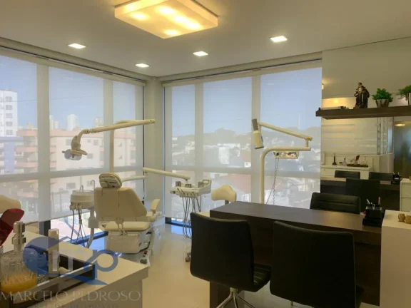 Imagem Sala comercial á venda com 49,10m² no centro de Torres/RS