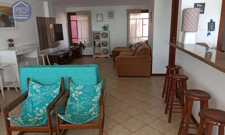 Imagem Casa com 4 dormitórios frente mar!