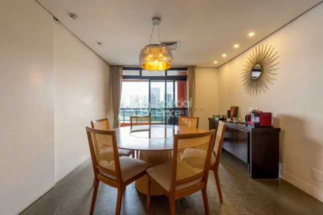Imagem Apartamento com 500m² situado em um dos bairros mais arborizados de São Paulo - Real Parque, próx...