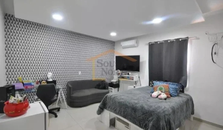 Imagem Sobrado com 250 m². O imóvel possui 3 dormitórios, sendo 3 suítes, totalizando 5 banheiros, alé...