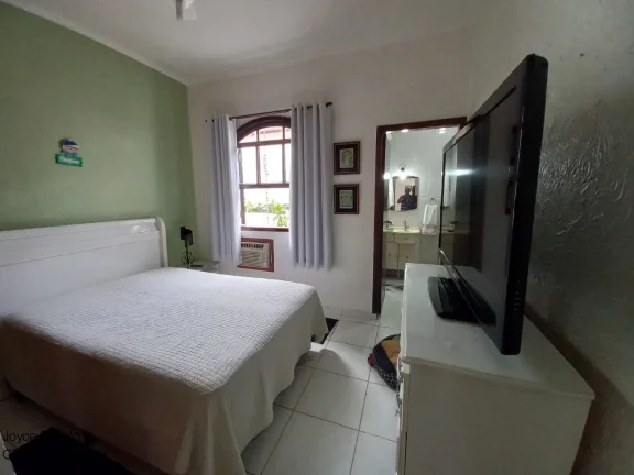 Imagem Casa com 4 Dormitórios e Piscina à Venda em Bairro Residencial de Peruíbe