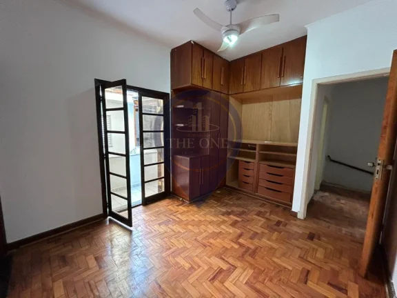 Imagem Aluguel de Casa de Luxo em São Paulo - 4 quartos, 2 suítes, 3 banheiros, 3 vagas de garagem, 220m² - Jardim da Glória