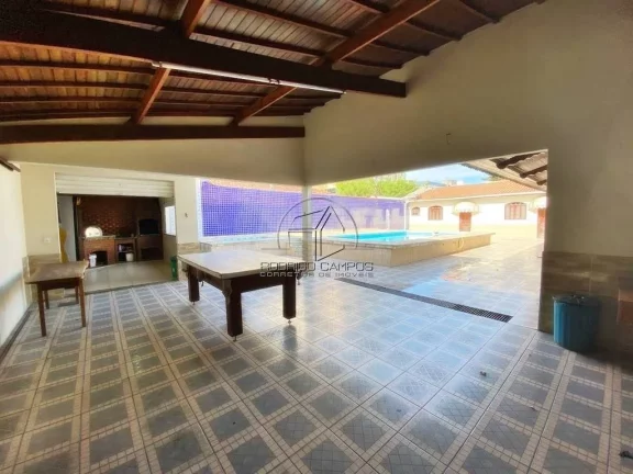 Imagem Espaçosa Casa Isolada à Venda no Ocian, Praia Grande - 4 Quartos e Piscina