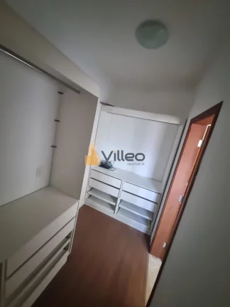 Imagem Descubra esta magnífica residência localizada no exclusivo condomínio do charmoso bairro Chácara...