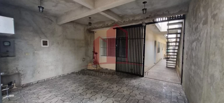 Imagem Imperdível casa à venda em Francisco Morato-SP, Jardim Professor, com 3 quartos, 1 sala, 3 banheiros, 2 vagas de garagem.