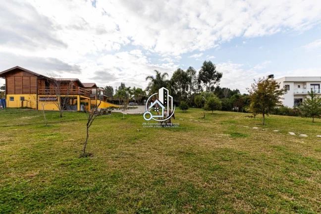 Imagem Casa de Madeira em Garapeira | 200m² | 2 Quartos (1 Suíte) | Terreno 3.561m² | Condomínio Fechad...