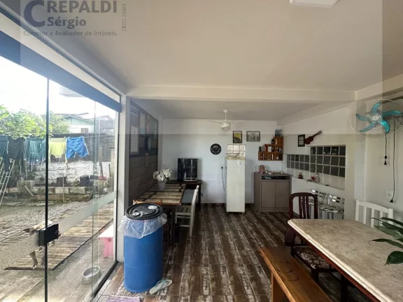 Imagem Imperdível Casa à venda em Criciúma-SC, Bairro Mina Brasil: 4 quartos, 1 suíte, 3 salas, 4 banheiros, 3 vagas, 220m2!
