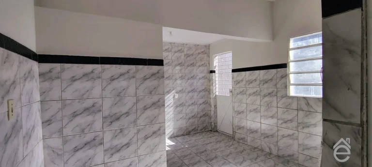 Imagem Casa à venda de esquina na Ponta Grossa, 3/4, sala ampla, garagem e DCE, 323m2