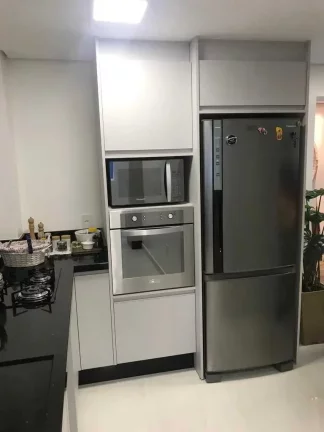 Imagem Apartamento quadra mar com 3 dormitórios e 2 vagas em Balneário Camboriú/SC