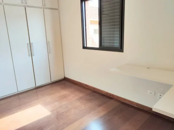 Imagem Apartamento reformado no Centro da cidade,com sala para 2 ambientes com sacada, 3 quartos com armár...