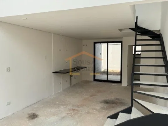 Imagem Casa em condomínio com 125 m², distribuída em 3 pavimentos, em contrapiso. O imóvel dispõe de 2...
