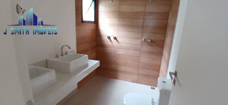 Imagem CASA TÉRREA, NOVINHA!! 245m², PISCINA. CÔMODOS GRANDES. CONDOMÍNIO FECHADO.