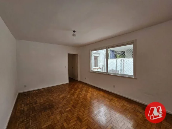 Imagem Apartamento 3 dormitórios (1 suíte). Dependência com wc auxiliar e sacada.