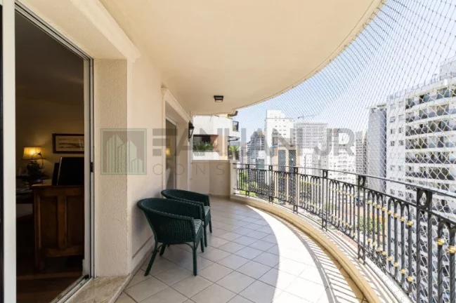 Imagem Localizado no coração do Itaim, este incrível projeto da renomada construtora Lindenberg é simplesmente imperdível! Com uma localização privilegiada,