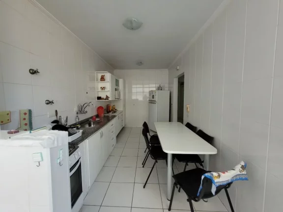Imagem PITANGUEIRAS – UMA QUADRA DA PRAIA, MARAVILHOSO APARTAMENTO TOTALMENTE REFORMADO, GARAGEM NO PRÉDIO, LOCALIZAÇÃO PRIVILEGIADA.